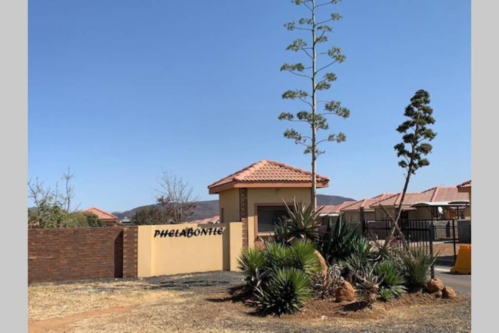 Rhino House With 3 Bedrooms Next To Pilanesberg And Sun City Mogwase Екстер'єр фото